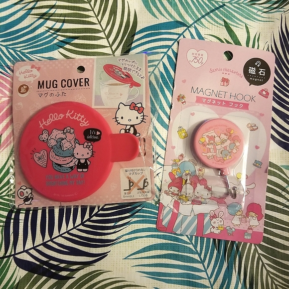 Set of 2: Hello Kitty Mug Cover Lid & Sanrio Friends Magnet Hook Pink NWT - Picture 1 of 5